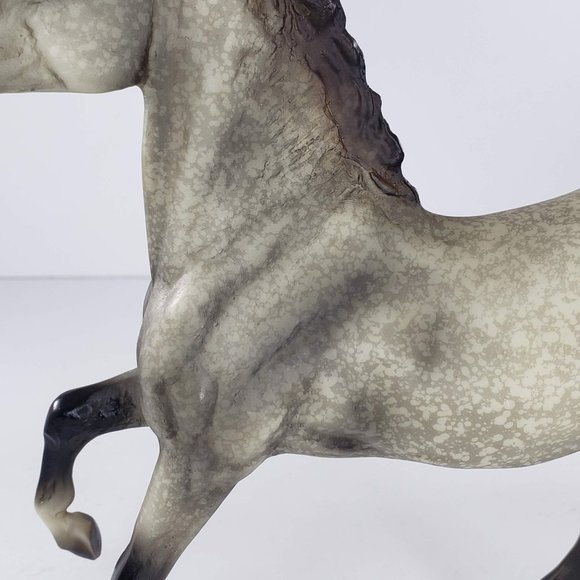 Breyer Horse Classic Hugo Saddle Club Eventing Dapple Grey Black Beauty #61105 - Picture 9 of 13